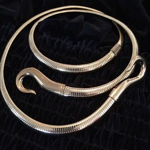 Beautiful gold tone stretch belt.